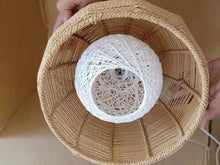 Cargar imagen en el visor de la galería, Colgante Viena Hilo Rattán Redondo Con Globo Adentro Mas Pequeño 36cm E27