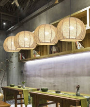 Cargar imagen en el visor de la galería, Colgante Viena Hilo Rattán Redondo Con Globo Adentro Mas Pequeño 36cm E27