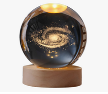 Cargar imagen en el visor de la galería, Veladora Decorativa Esfera de Cristal, Base de Madera Ficha USB Luz Calida o RGB