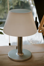 Cargar imagen en el visor de la galería, Lámpara Portátil Solar De Mesa Dimerizable