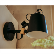 Cargar imagen en el visor de la galería, Aplique de Pared Nórdico – Metal y madera