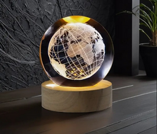 Cargar imagen en el visor de la galería, Veladora Decorativa Esfera de Cristal, Base de Madera Ficha USB Luz Calida o RGB