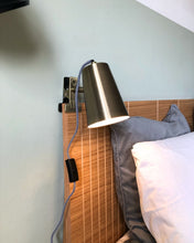 Cargar imagen en el visor de la galería, Luminaria Portátil Urbana - Con pinza