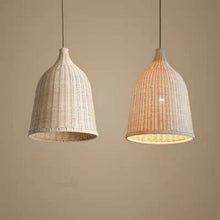 Cargar imagen en el visor de la galería, Lámpara colgante Praga de ratán 35 cm – Estilo natural y cálido