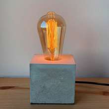 Cargar imagen en el visor de la galería, Lámpara de Cemento Artesanal con Dimmer | Industria Uruguaya
