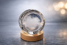 Cargar imagen en el visor de la galería, Veladora Decorativa Esfera de Cristal, Base de Madera Ficha USB Luz Calida o RGB