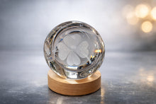 Cargar imagen en el visor de la galería, Veladora Decorativa Esfera de Cristal, Base de Madera Ficha USB Luz Calida o RGB