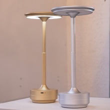 Cargar imagen en el visor de la galería, luminaria mesa portátil recargable plateada dorada luz led