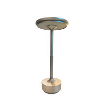 Cargar imagen en el visor de la galería, luminaria portátil recargable plateada luz led de mesa
