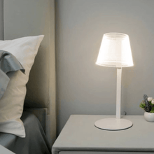 Cargar imagen en el visor de la galería, Portátil Futura plateada LED en ambiente