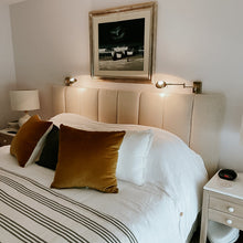 Cargar imagen en el visor de la galería, Aplique de pared Yurt en color níquel, dirigible con dimmer, estilo moderno.