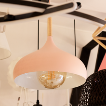 Cargar imagen en el visor de la galería, Colgante Nórdico Rosa - Aluminio y madera