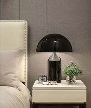 Cargar imagen en el visor de la galería, Lámpara de mesa Hongo Negra
