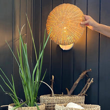 Cargar imagen en el visor de la galería, Luminaria Aplique de pared Boshi | Ratán natural | 30 cm
