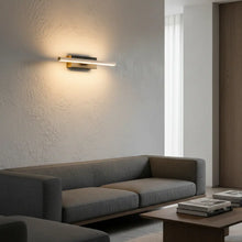 Cargar imagen en el visor de la galería, Barra aplique led luminaria giratoria 360 para cuadros dorado de aplicar en pared
