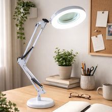 Cargar imagen en el visor de la galería, Lámpara portátil led con lupa integrada y luz led variable sobre escritorio
