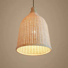 Cargar imagen en el visor de la galería, Lámpara colgante Praga de ratán 35 cm – Estilo natural y cálido
