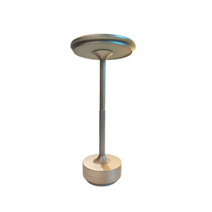 luminaria portátil recargable plateada luz led de mesa