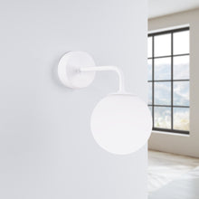 Cargar imagen en el visor de la galería, Aplique de pared Globo - Moderno con globo opalino
