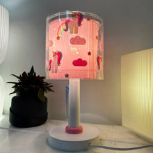 Cargar imagen en el visor de la galería, lámpara portátil infantil rosa con unicornios fluorescente en la oscuridad y doble pantalla con estampa
