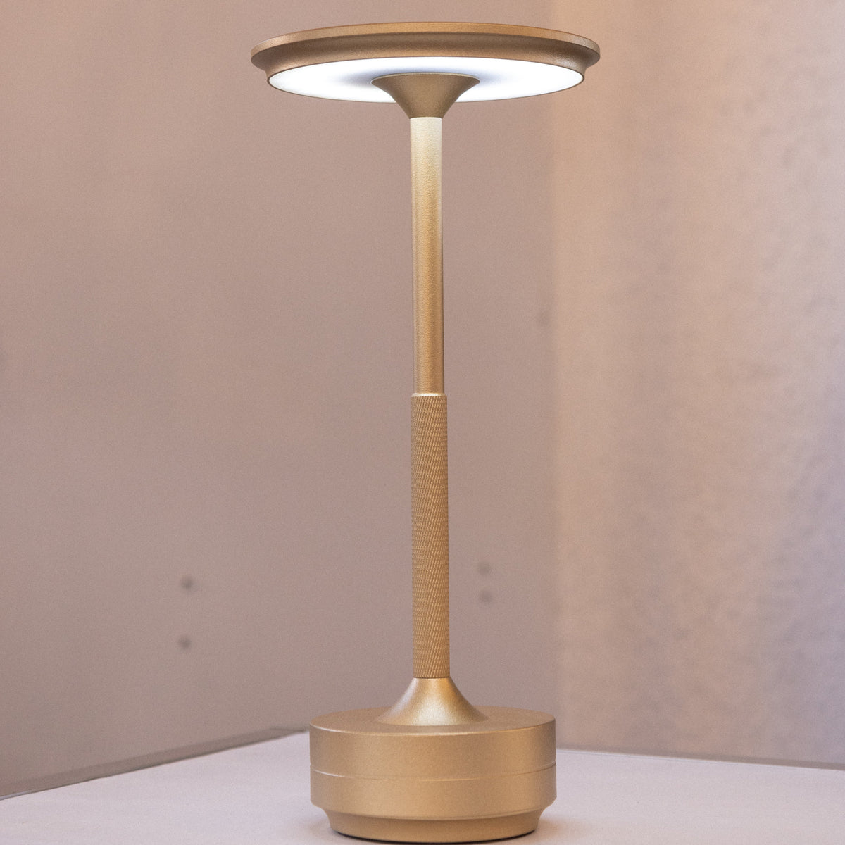 Luminaria Portátil Recargable Hamburgo - LED 3w – Bascú House
